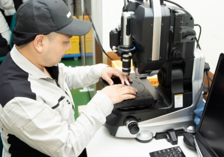 高精度な検査機器を用いた品質チェック