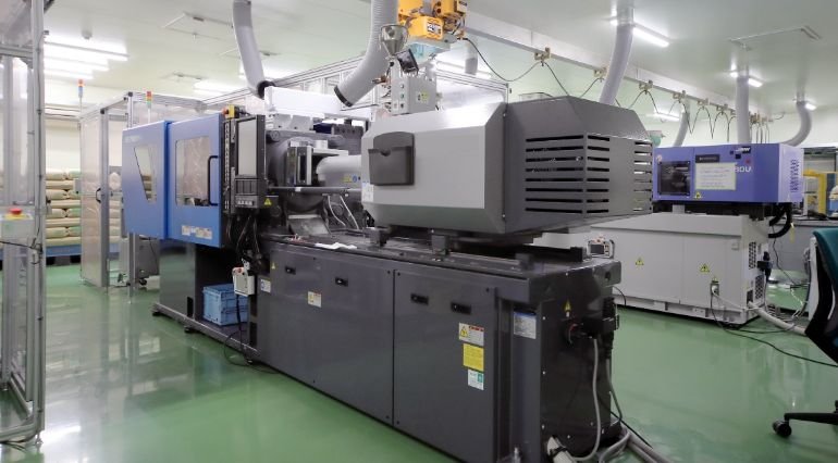 フッ素樹脂の成形時に発生するガスを排出する設備